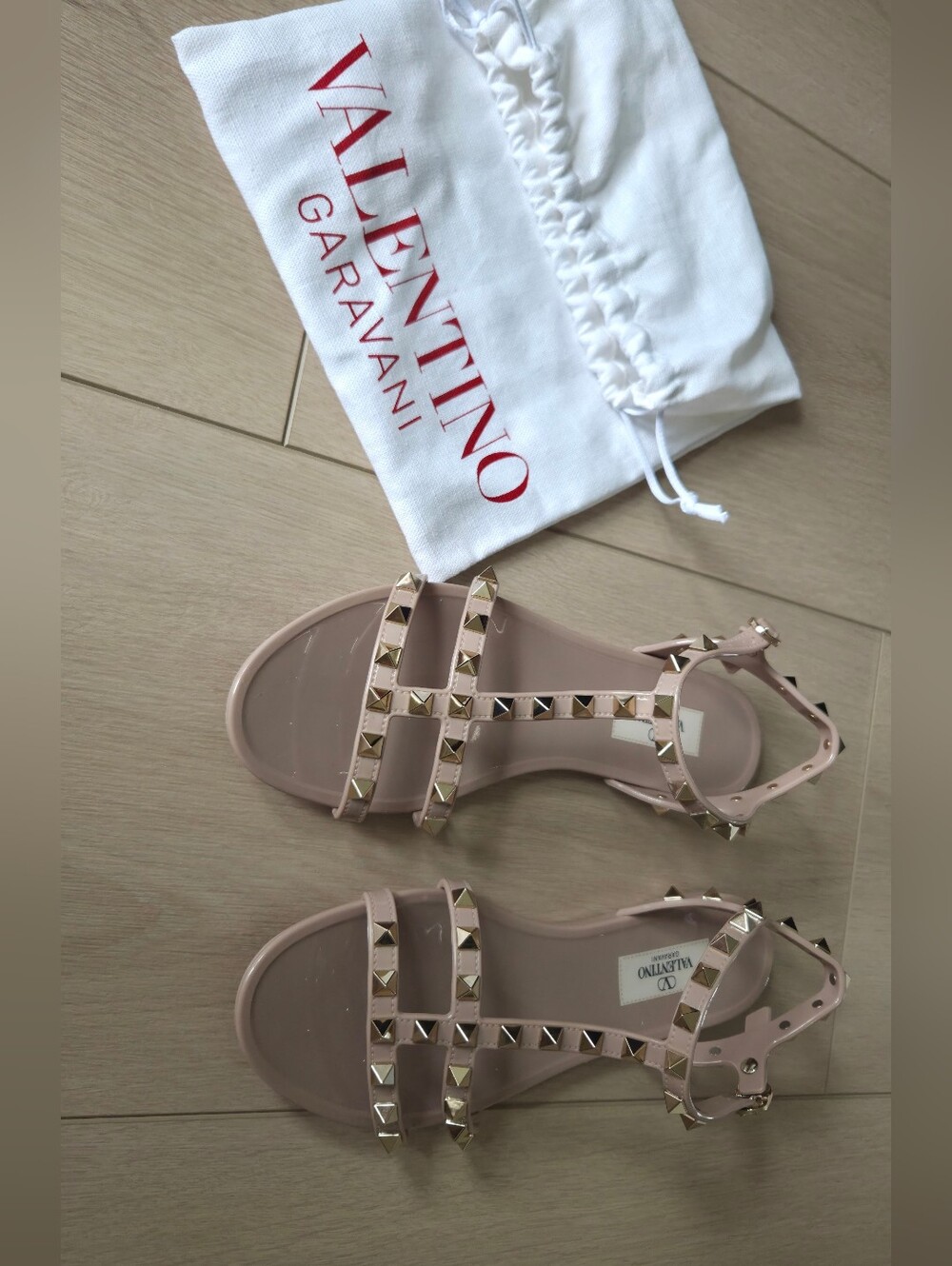 Authentic Valentino Garavani Nude Rockstud T-Strap Sandals